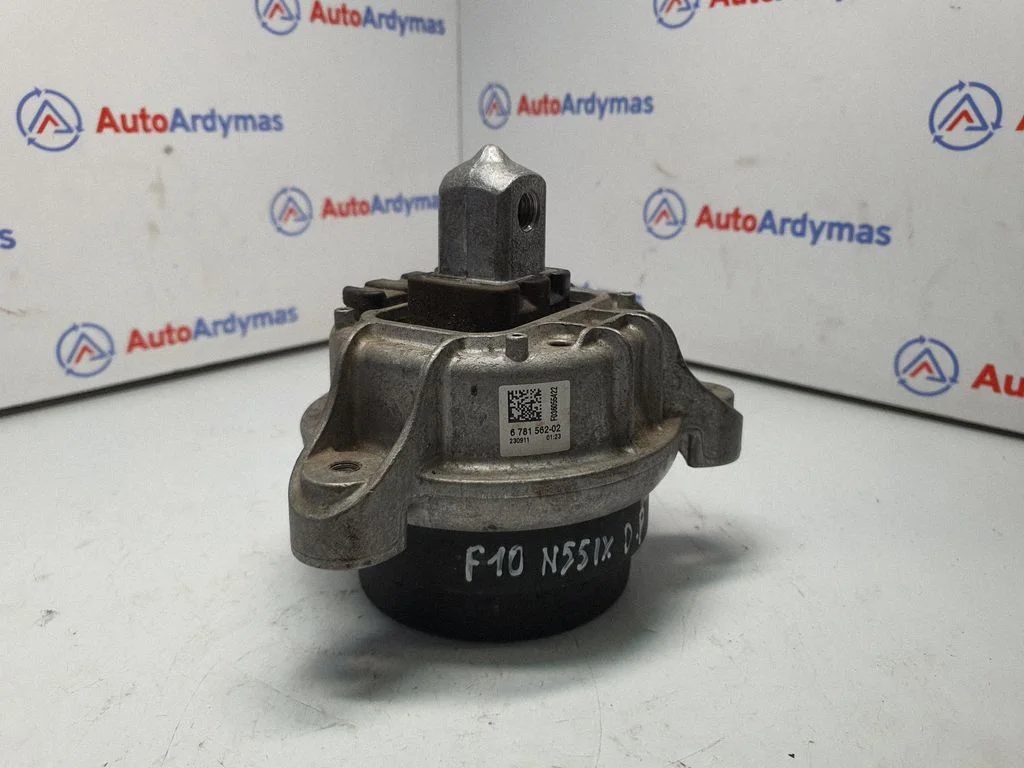 Engine mount bracket 6781562