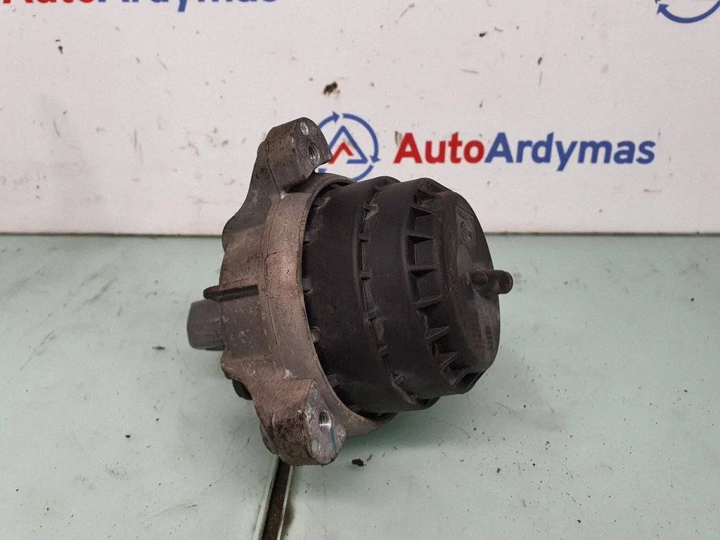 Engine mount bracket 6780264