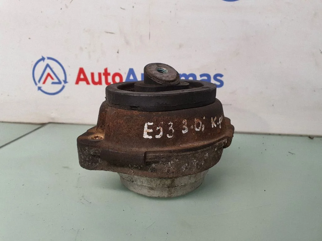 Engine mount bracket 6758430
