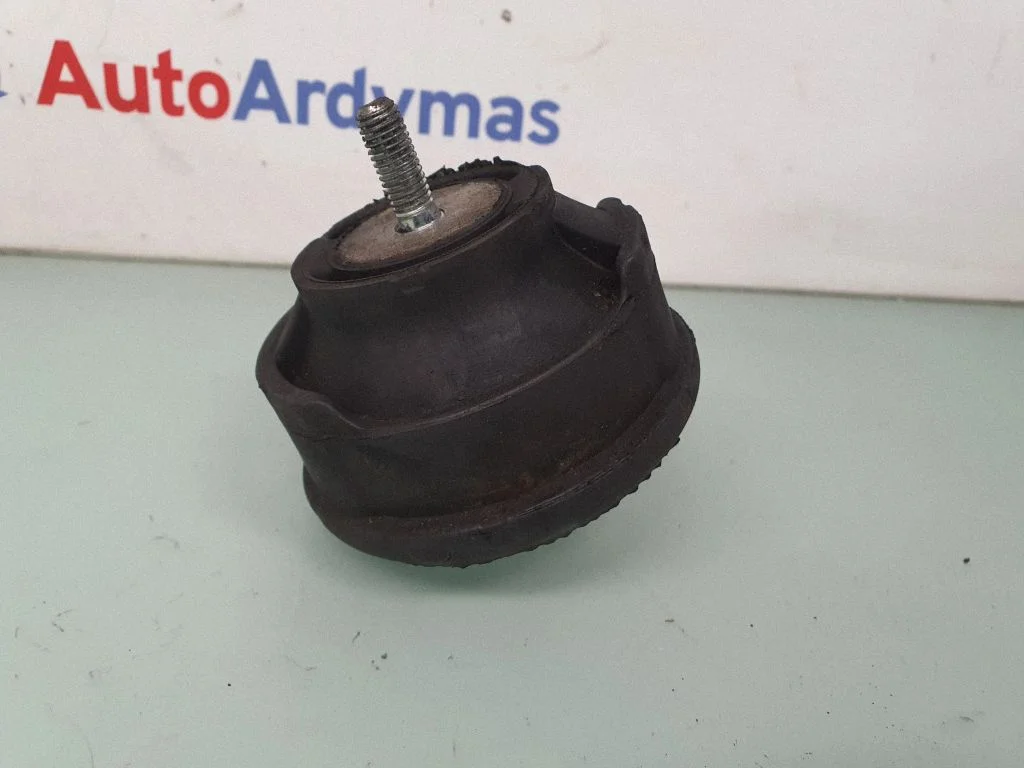 Engine mount bracket 6771362