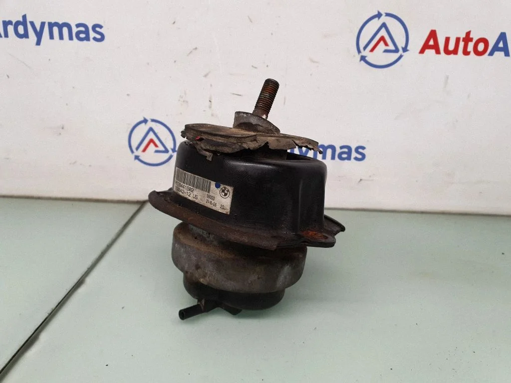 Engine mount bracket 6784416