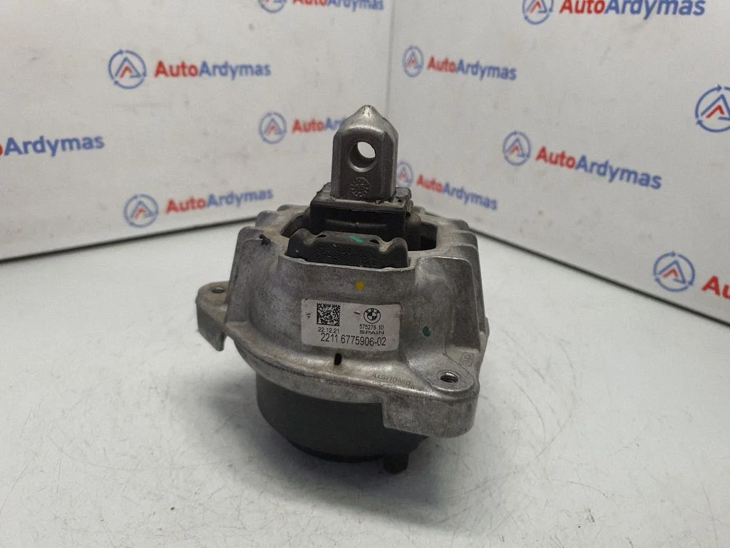 Engine mount bracket 6775906