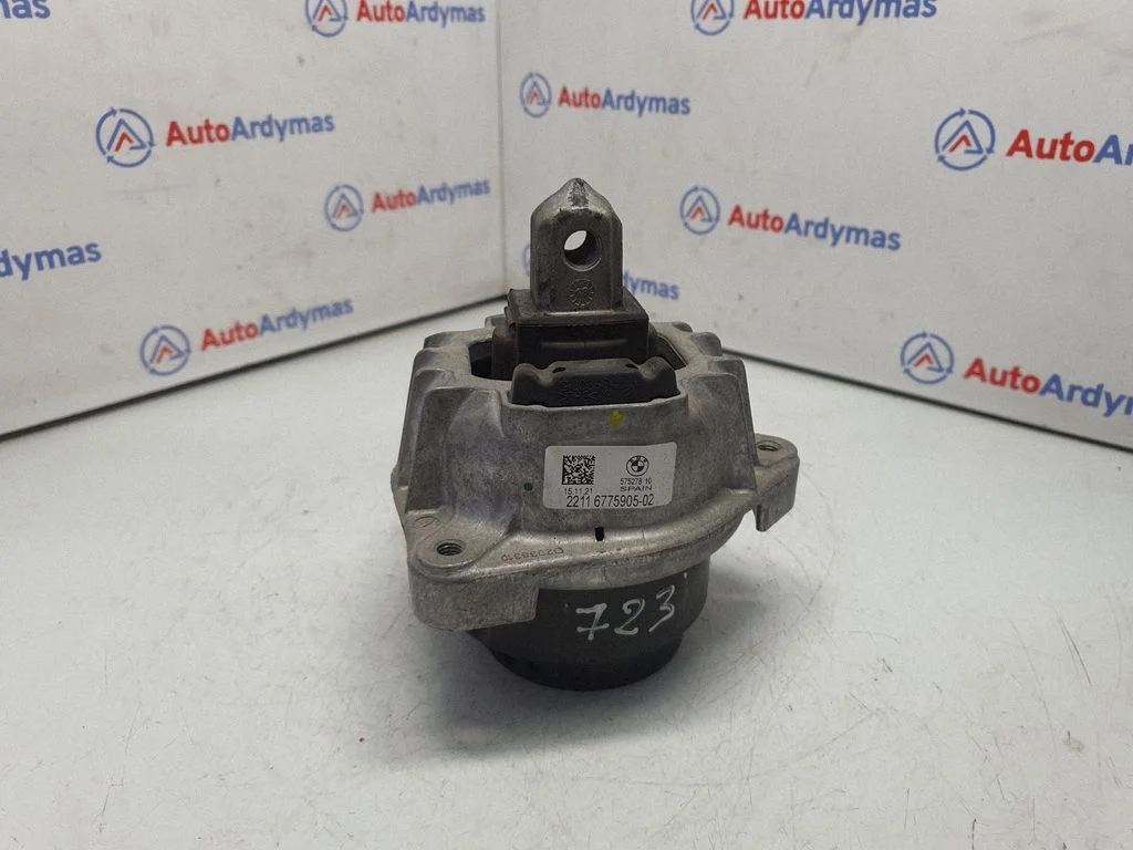 Engine mount bracket 6775905