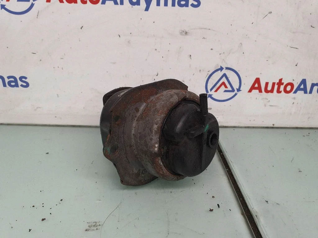 Engine mount bracket 6773817