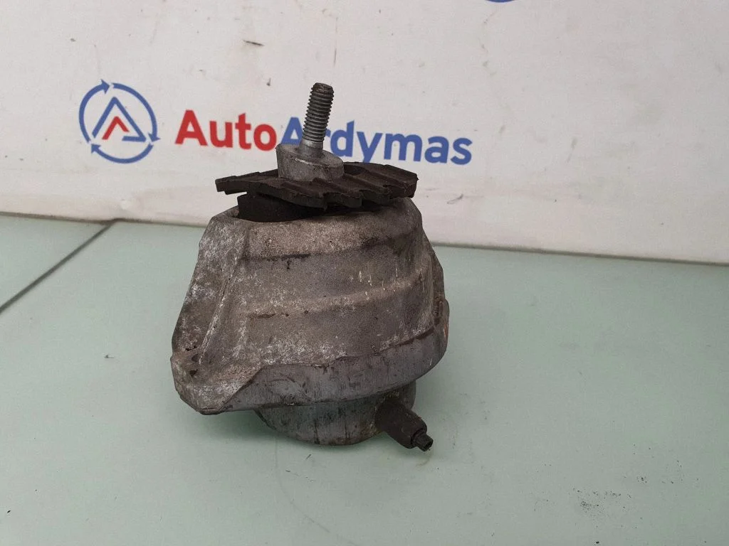 Dzinēja spilvens 6775028
