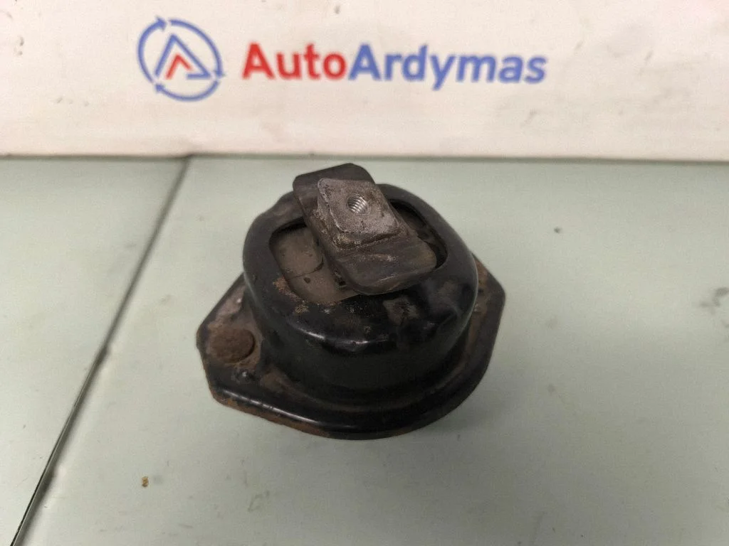 Engine mount bracket 6756094