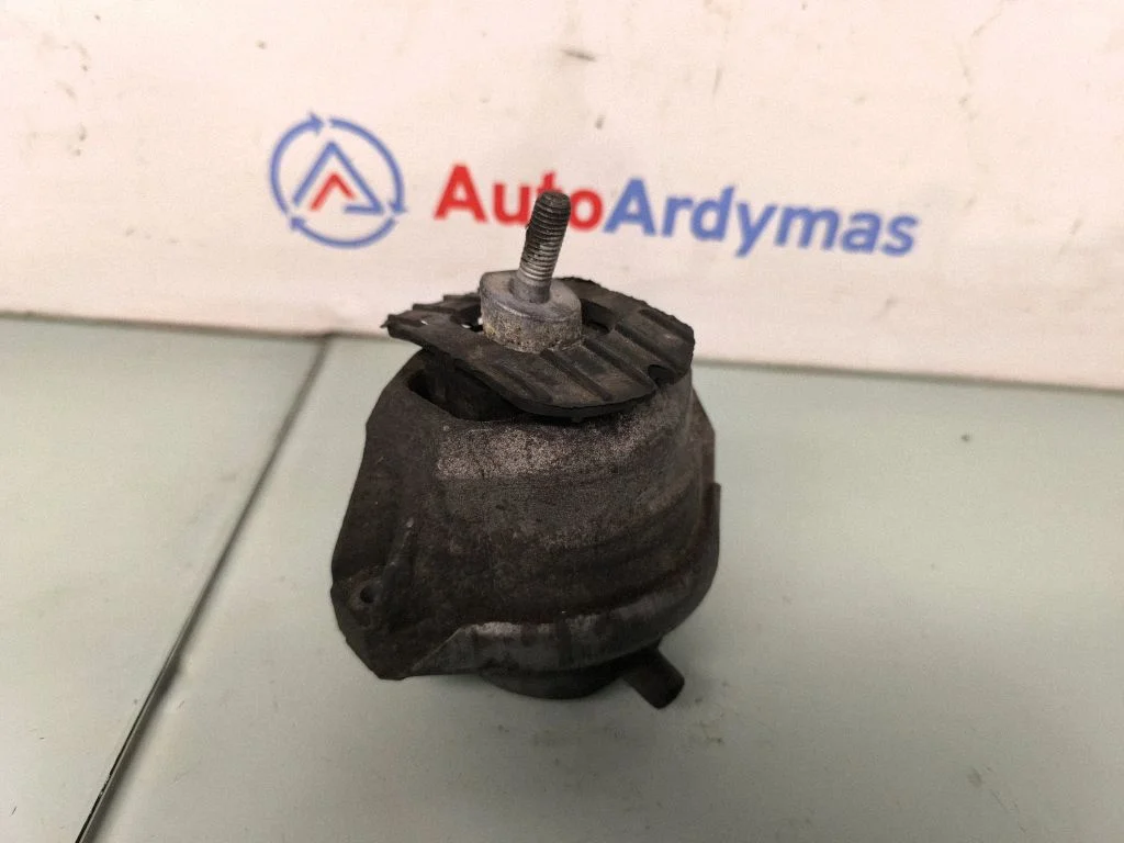 Dzinēja spilvens – BMW 5. sērija E60 E61 (2004-2010)