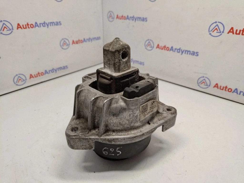 Engine mount bracket 22116777373