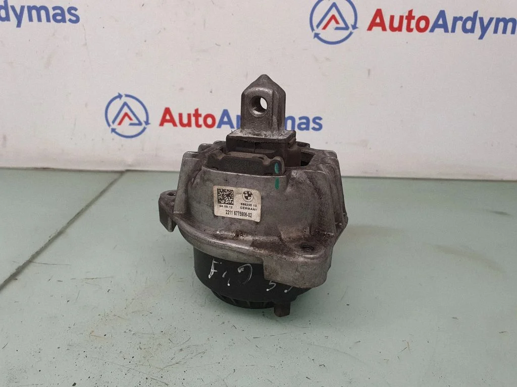 Engine mount bracket 6775906