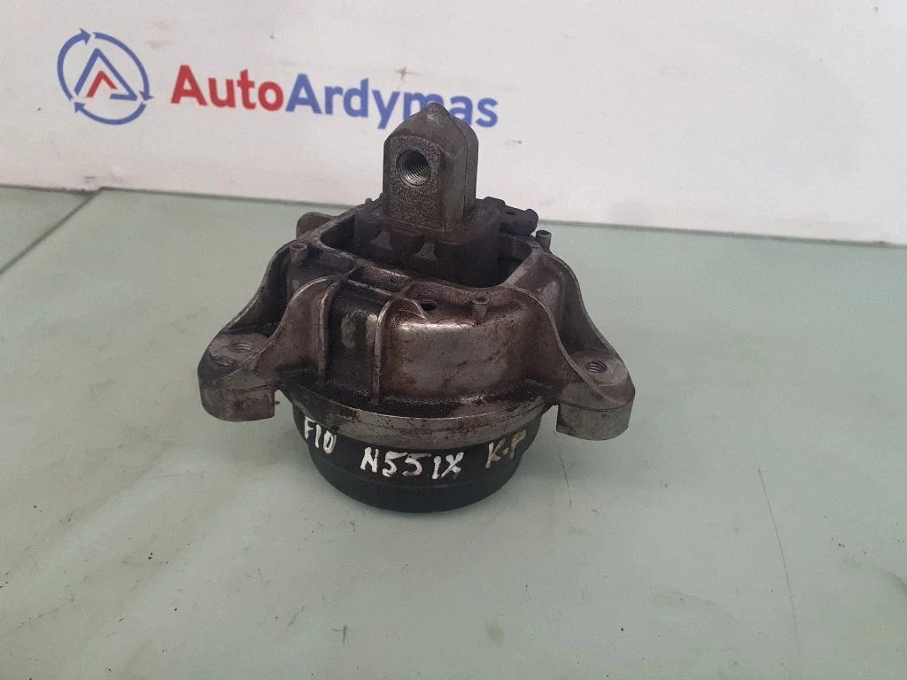 Engine mount bracket 6777375