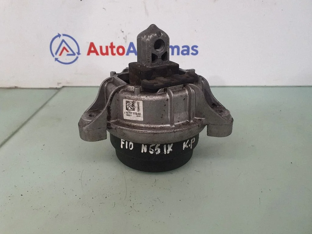 Engine mount bracket 6777375