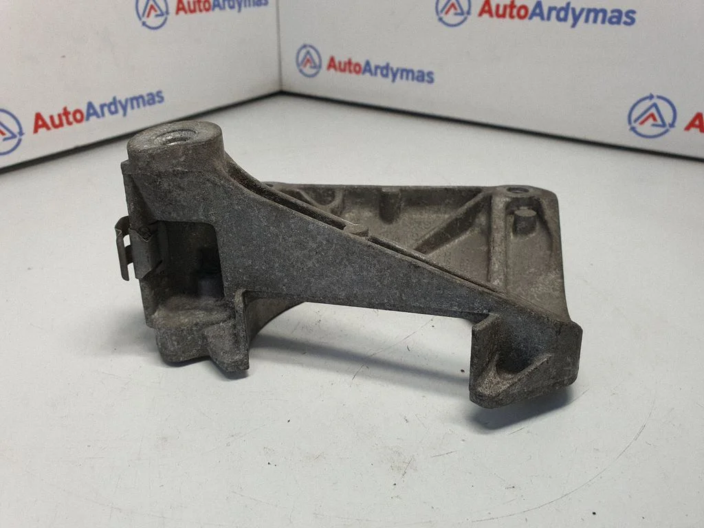 Engine mounting bracket 6761117