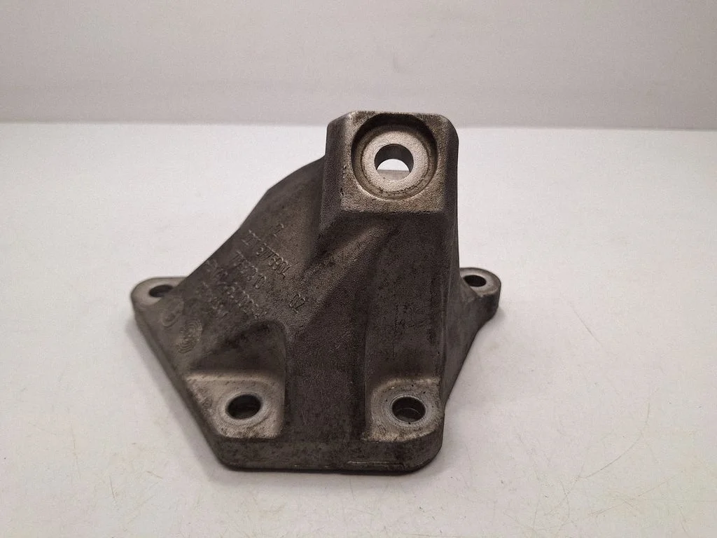 Engine mounting bracket 22116775904