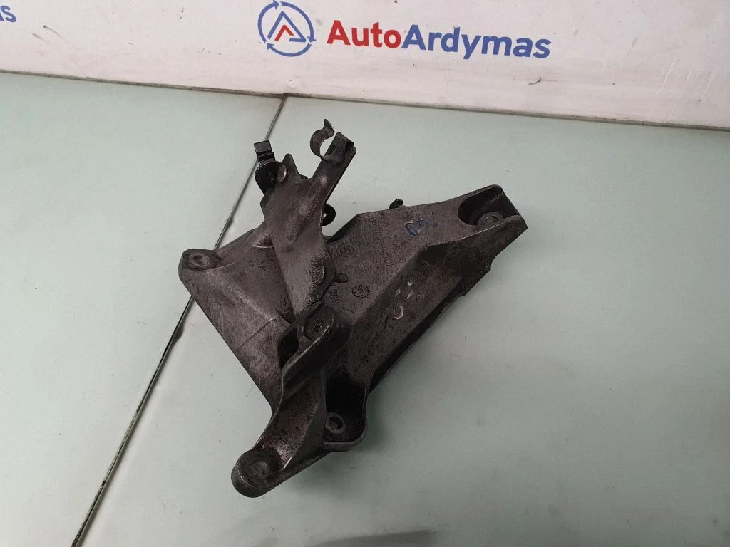 Engine mounting bracket – BMW 1 Series E81 E87 (2004-2011)