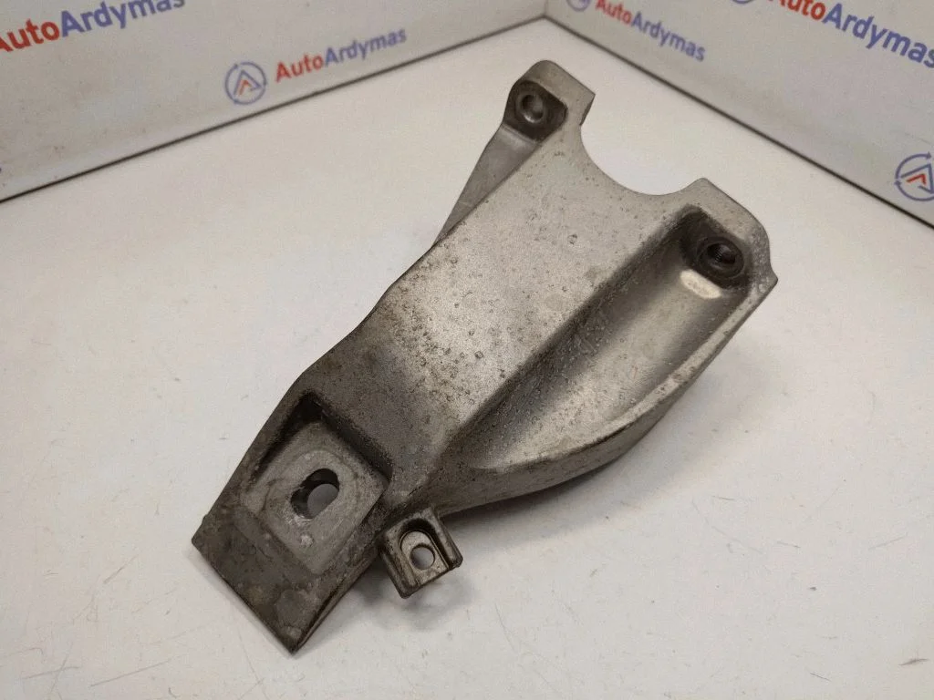 Engine mounting bracket 22116852861