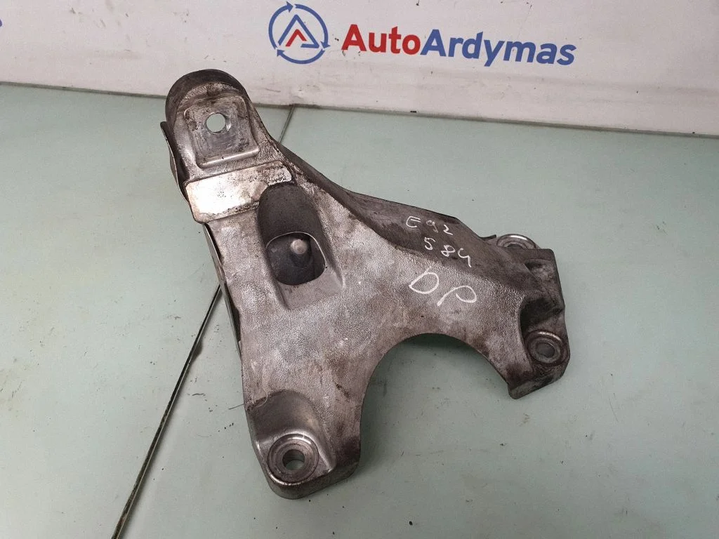 Engine mounting bracket 6784736