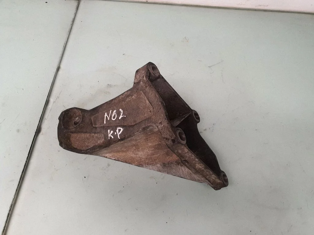 Dzinēja stiprinājuma kronšteins 6754615