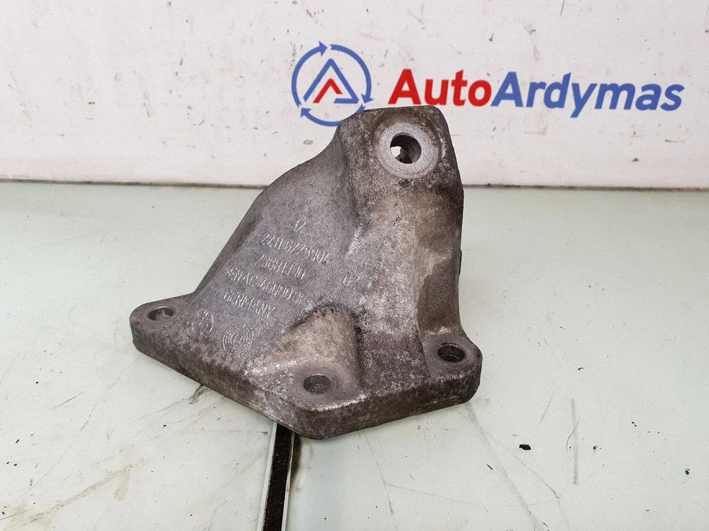 Engine mounting bracket 6775904