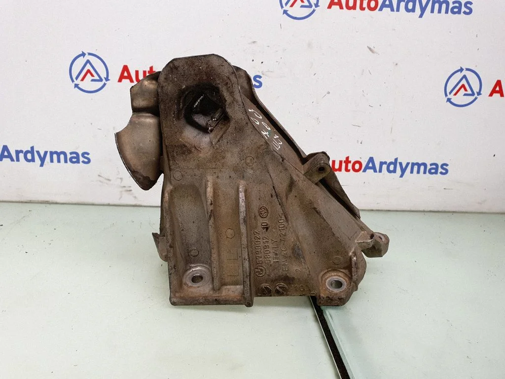 Engine mounting bracket 6790026