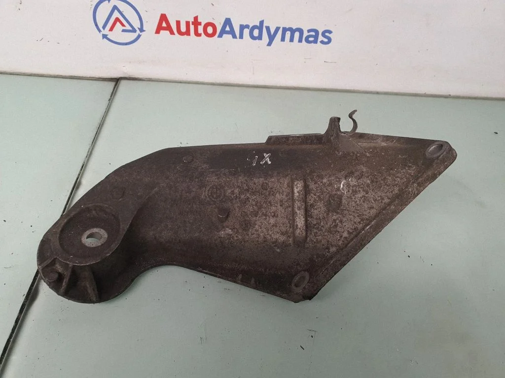 Dzinēja stiprinājuma kronšteins 6761565