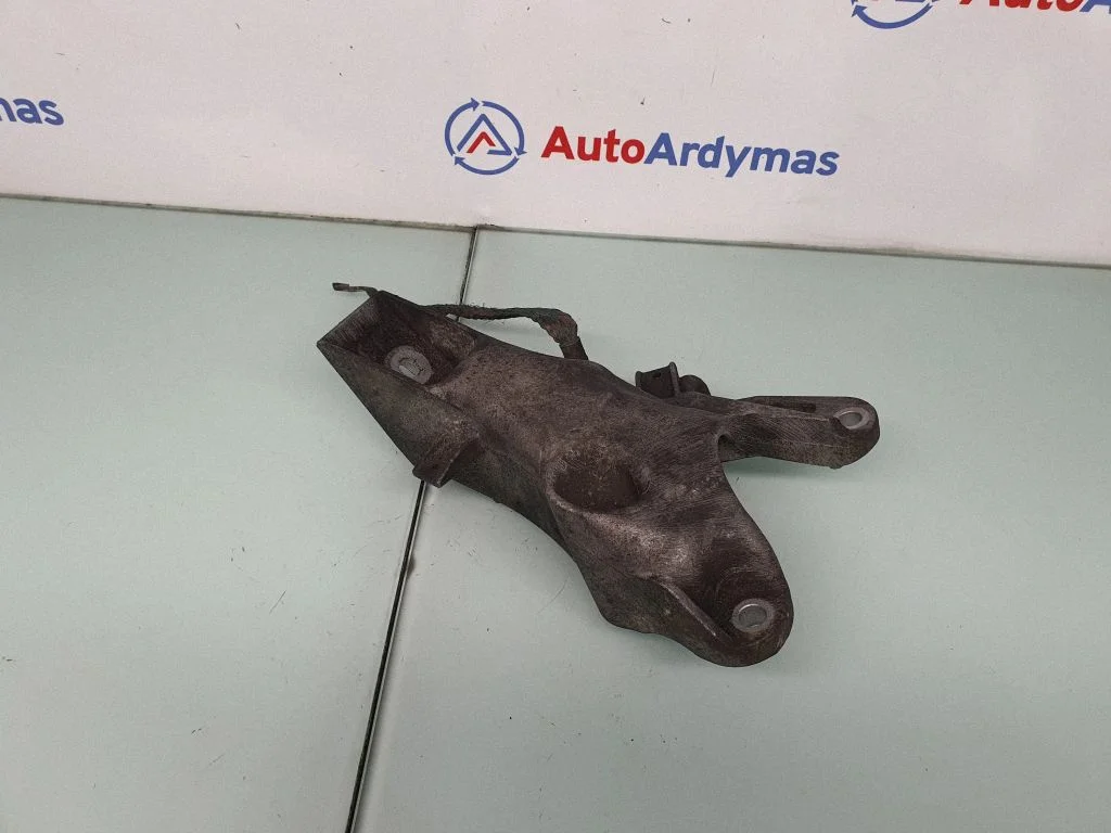 Variklio tvirtinimo kronšteinas