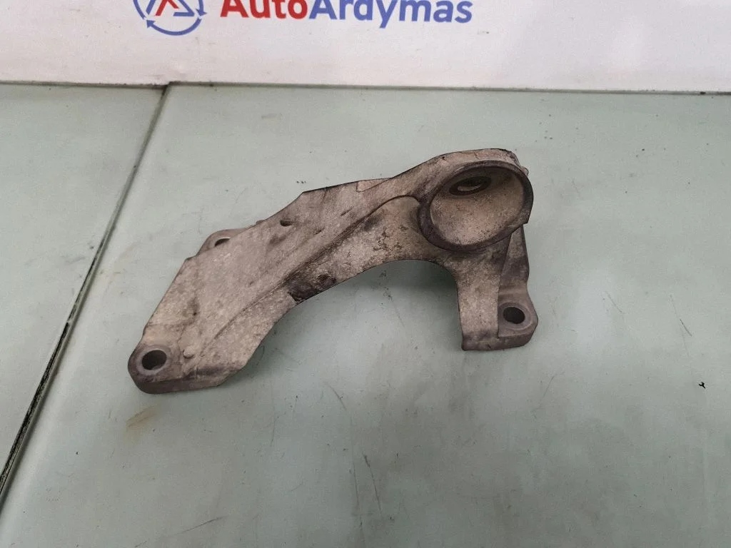 Engine mounting bracket 6788606