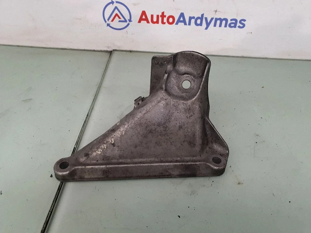 Dzinēja stiprinājuma kronšteins – BMW 5. sērija E60 E61 (2004-2010)