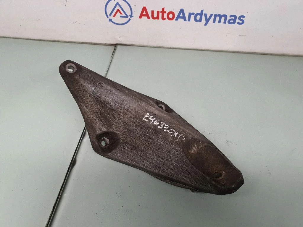 Engine mounting bracket 6750855