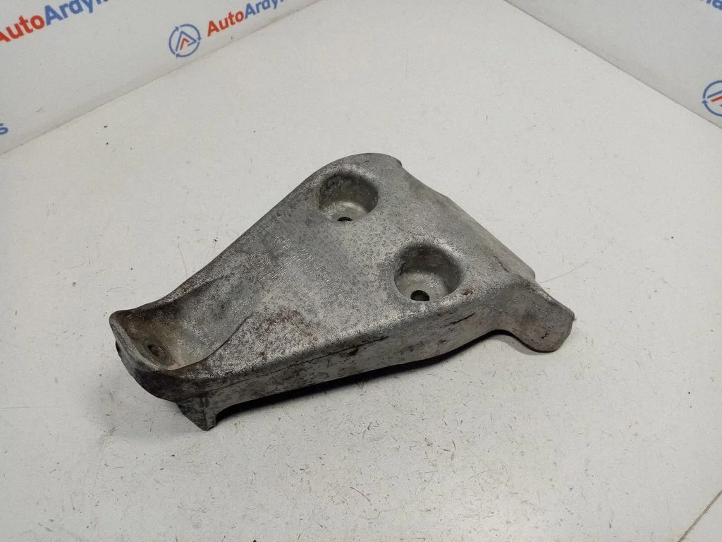 Engine mounting bracket 22116788609