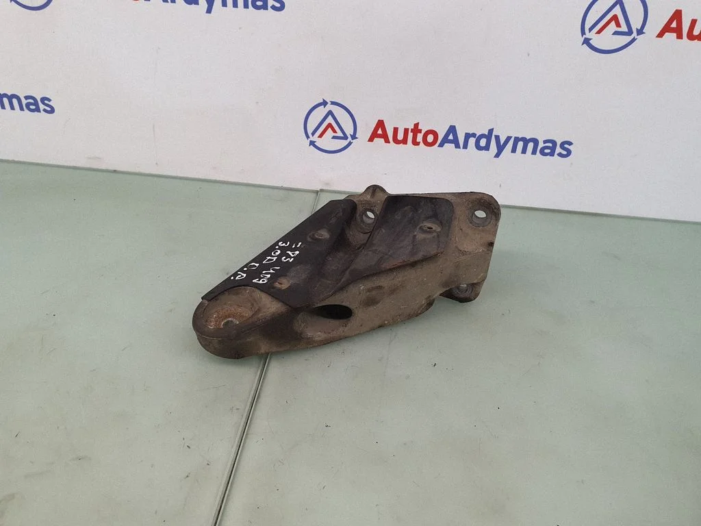 Dzinēja stiprinājuma kronšteins 3414582