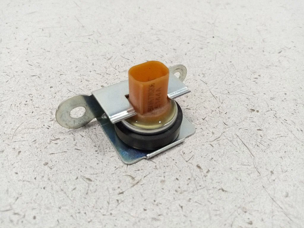 Acceleration sensor 6770206
