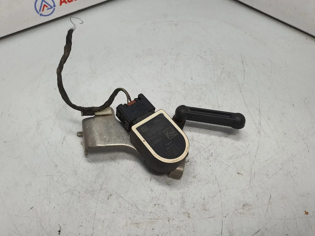 Headlight/headlamp level sensor 6870000
