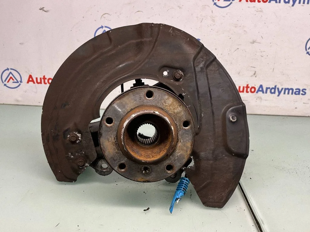Front wheel hub spindle knuckle 6768996