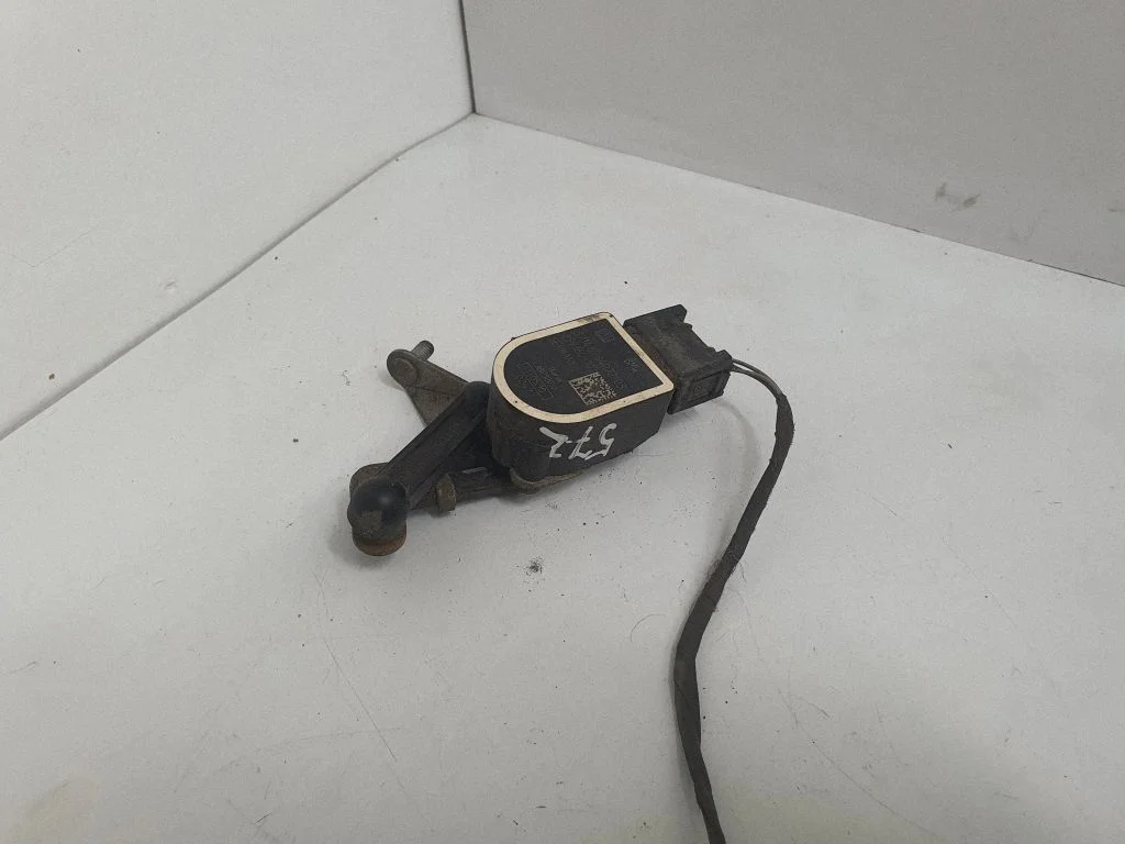 Headlight/headlamp level sensor 6784072