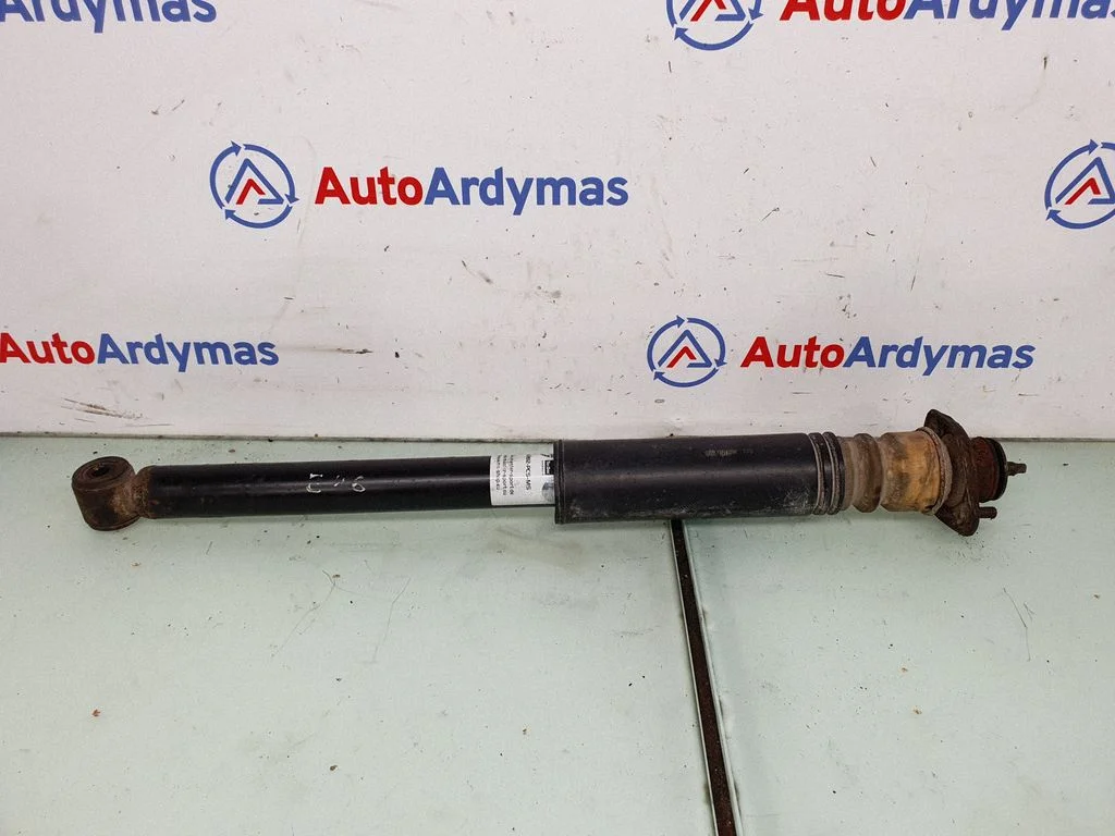 Aizmugurējais amortizators 6750783