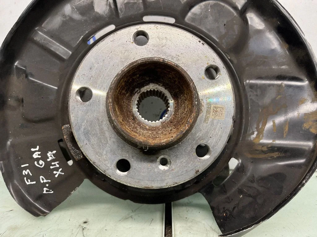 Aizmugurējais rumbas turētājs (šķautne) – BMW 3. sērija F30 F35 F31 (2012-2018)