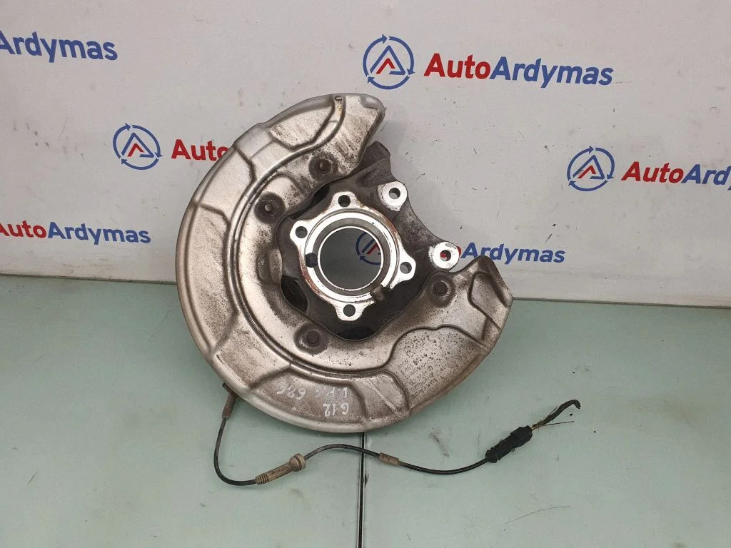Aizmugurējais rumbas turētājs (šķautne) – BMW 7. sērija G11 G12 (2015-2022)