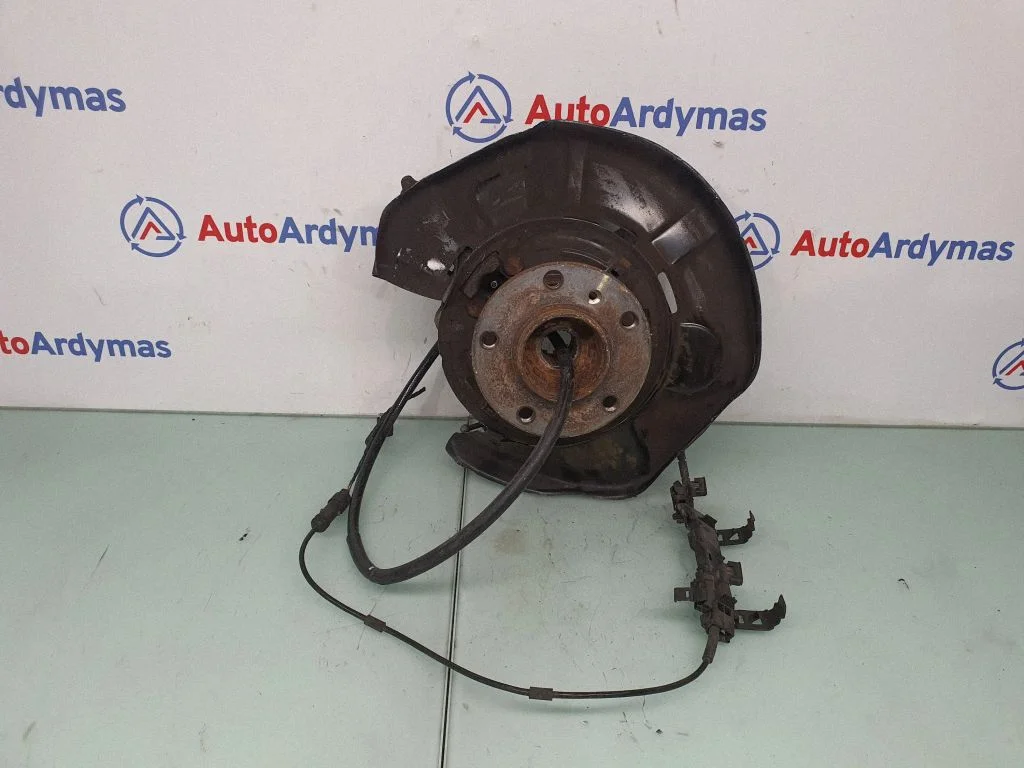 Rear wheel hub spindle/knuckle 6797508