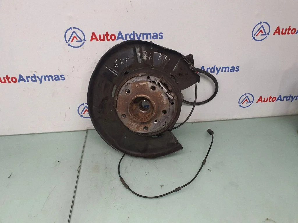 Rear wheel hub spindle/knuckle 6797507