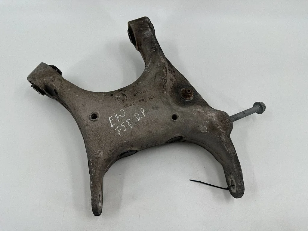 Rear control arm 33326770952