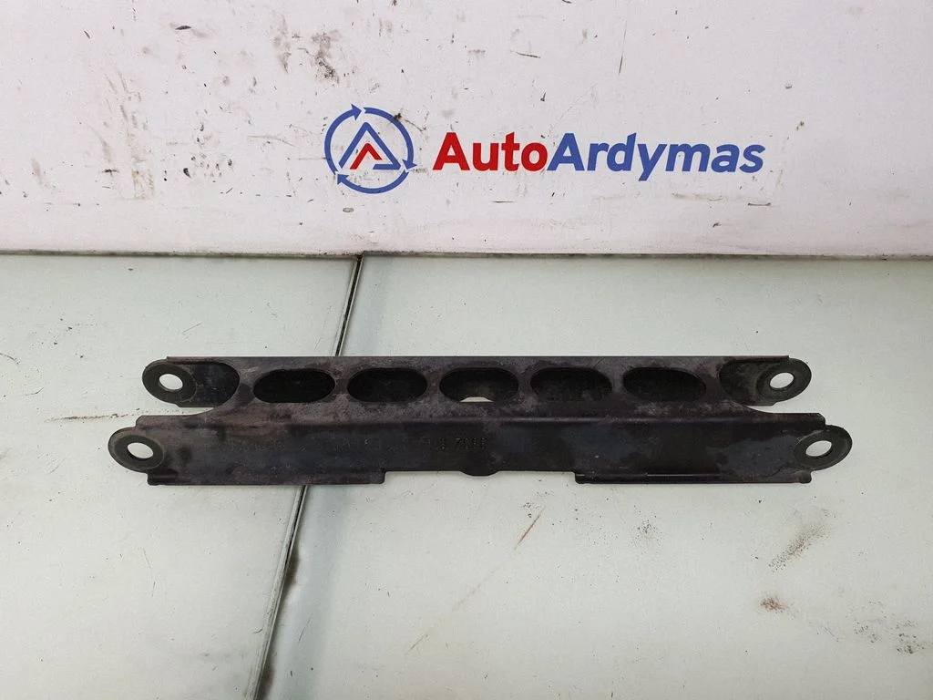 Rear control arm 6763477