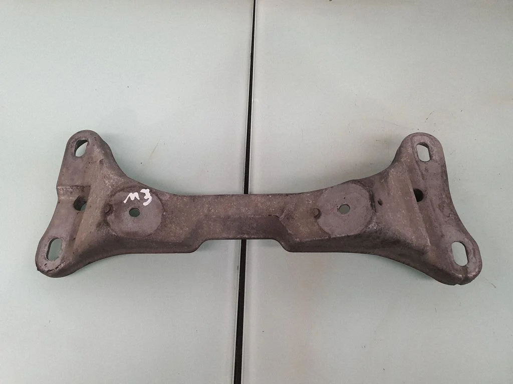 Gearbox mounting bracket 2229198