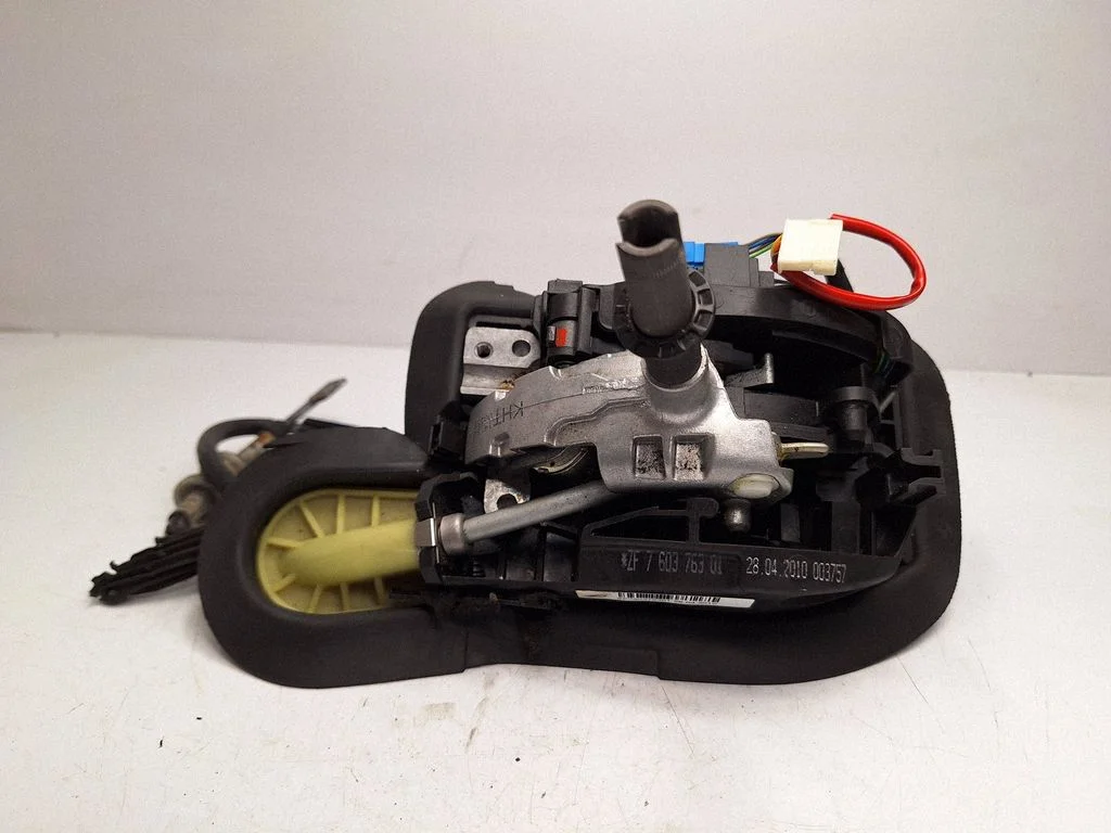 Gear selector mechanism 7603763