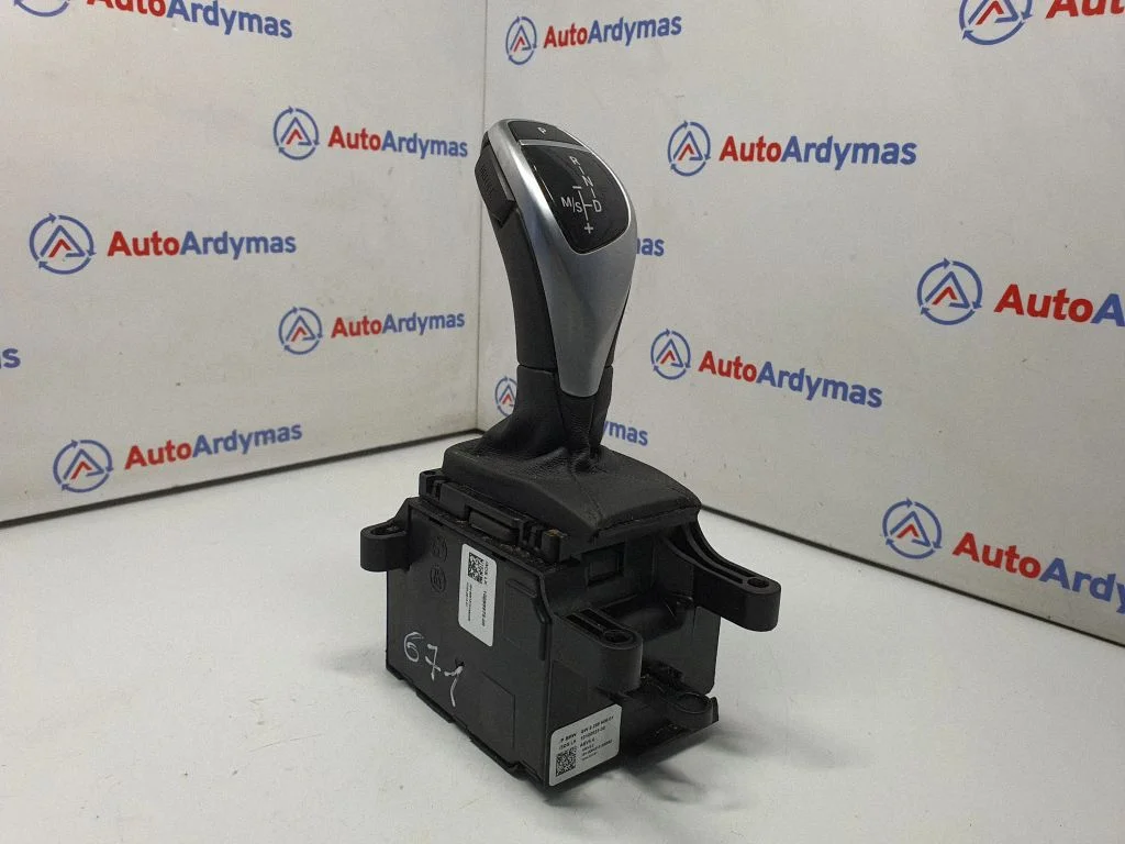 Gear selector mechanism 9296906