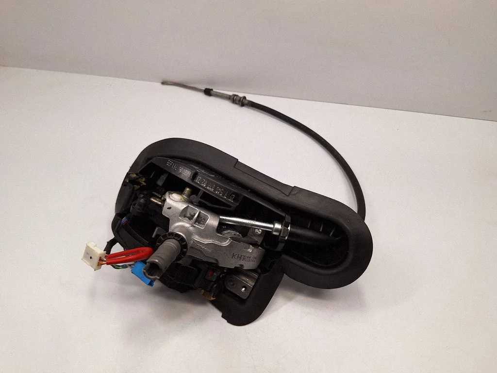 Gear selector mechanism 7548037