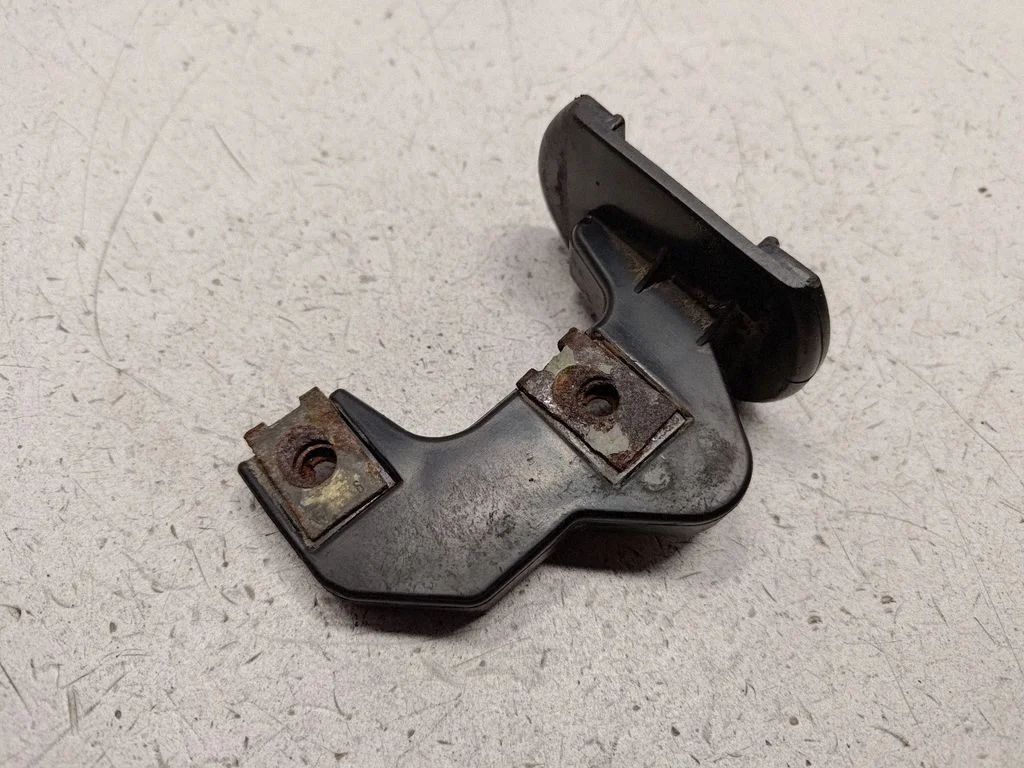 Front bumper mounting bracket 51118159361