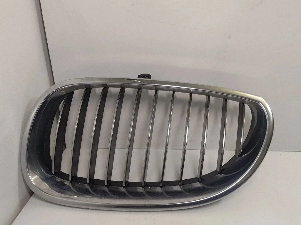 Front bumper upper radiator grill 7027061