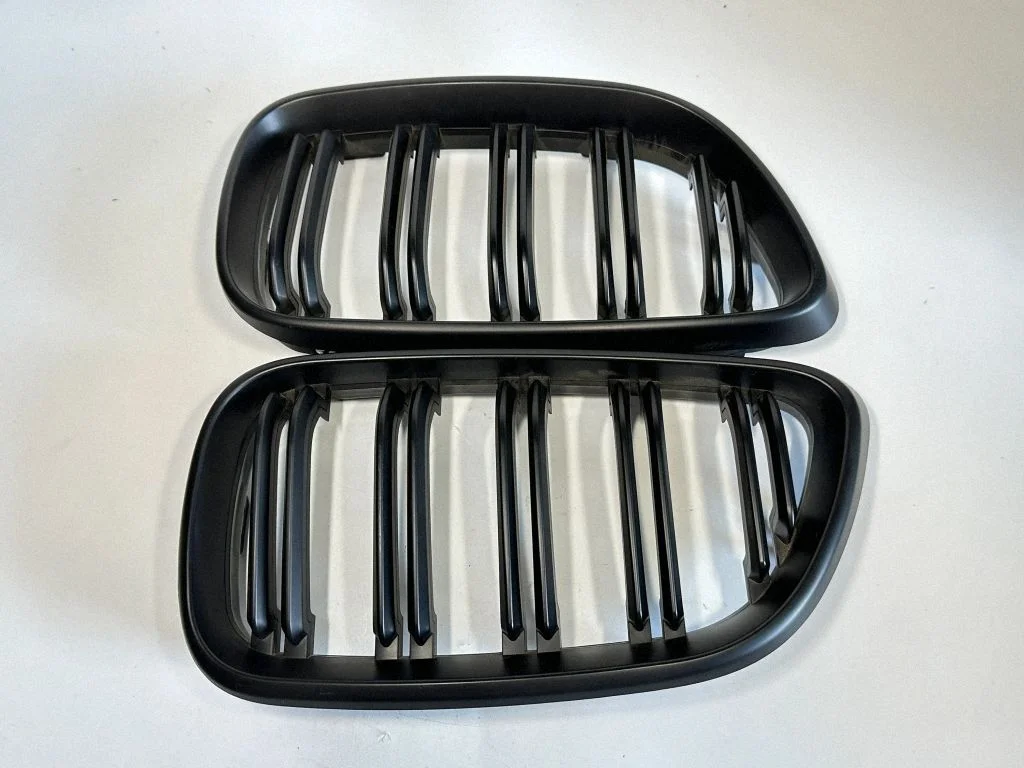 Front bumper upper radiator grill 7294817