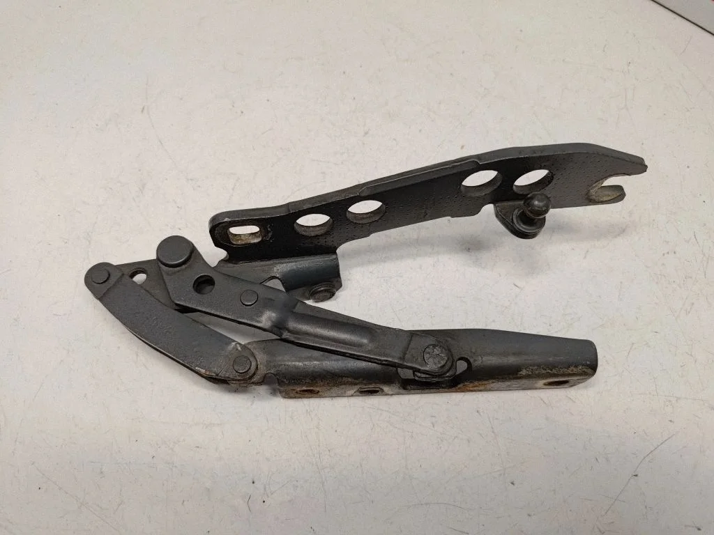 Engine bonnet/hood hinges 41618203271