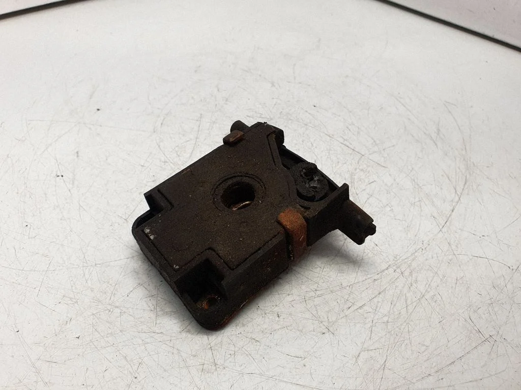 Engine bonnet/hood lock/catch 8203859